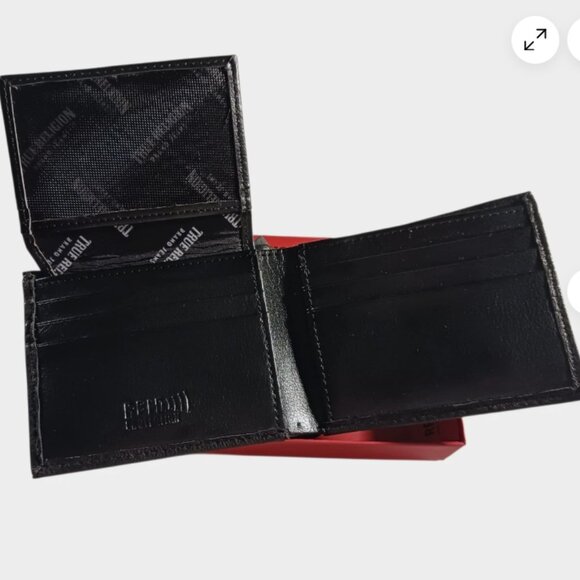 True Religion Mens Wallet Bifold Black Horseshoe Gold Logo Genuine Leather RFID - Picture 4 of 13